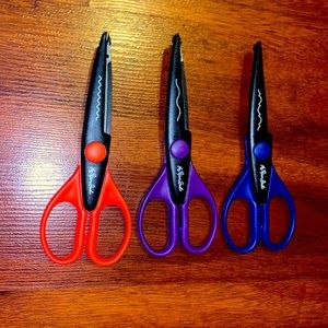 Different pattern cutting scissors.